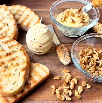 Mantequilla de arce y nueces pecanas